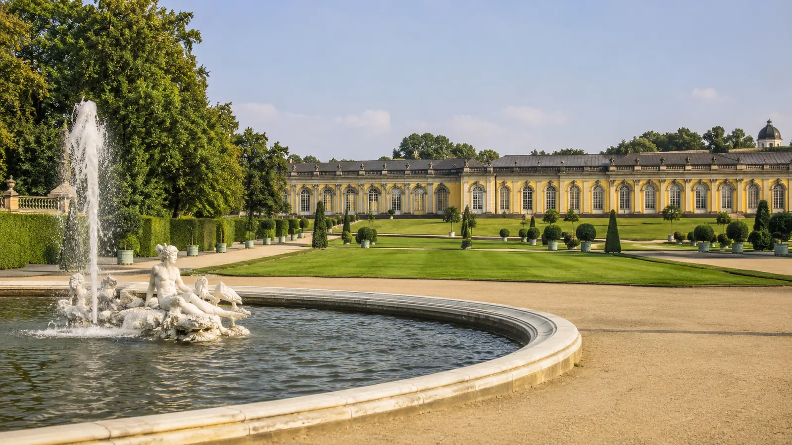 Die Hauptallee des Parks Sanssouci, ein voller Tag, wenn Sie sie bis zum Neuen Palais gehen